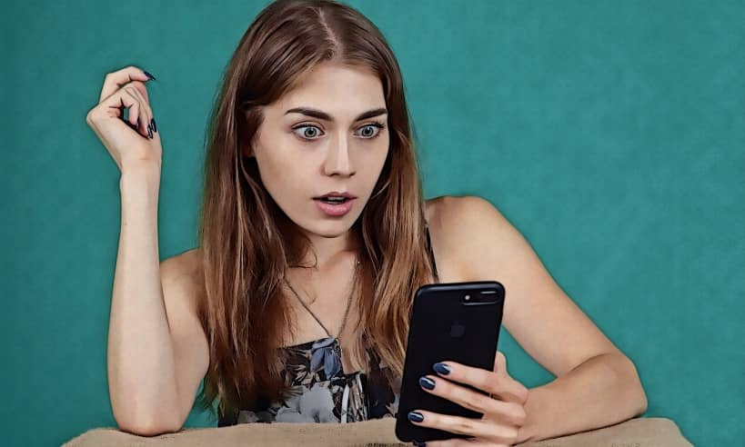 Sorprendida De Su Conversacion En Tinder