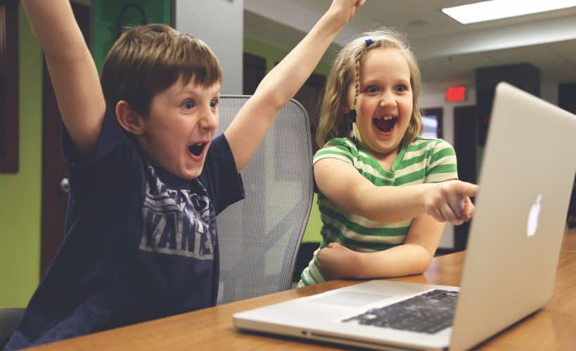 Niños Con Laptop